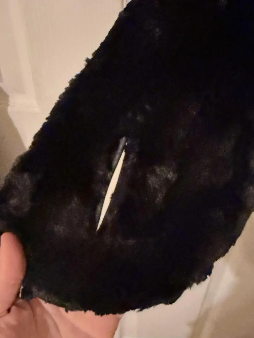 Ignite Evenings NWT Elegant Old Money Black Faux Fur Pull-Through Wrap Shawl
